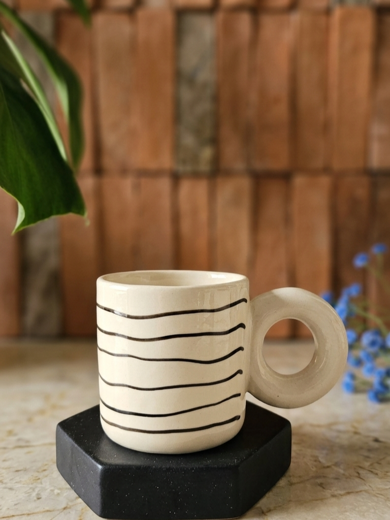 ​The Wavy Loop Mug view 2